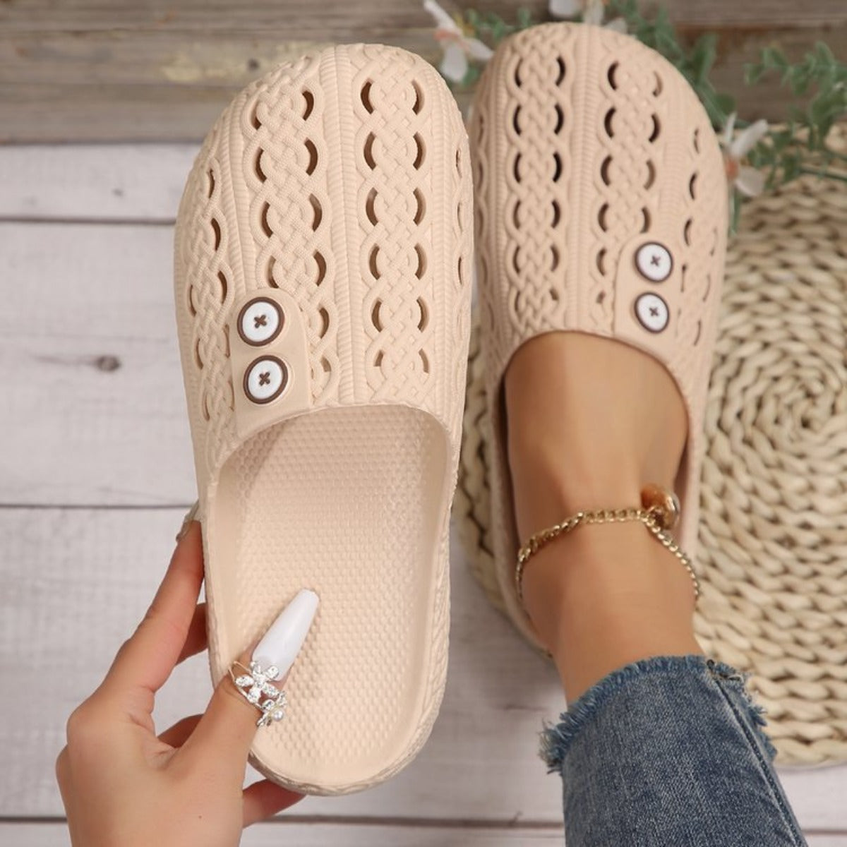 Round Toe Flat Sandals